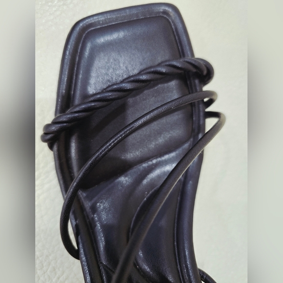 Marc Fisher Black Strappy Wide Heels Ankle Straps Size 8 - Picture 4 of 8